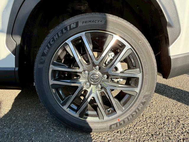 カローラクロス ハイブリッド　Ｚ【４ＷＤ／登録済み未使用車／後期型】　【パノラミックルーフ／全周囲モニター／アドバンスドパーク】【衝突軽減システム／車線逸脱警告／ブラインドスポットモニター／追従クルコン】【純正１０．５型ナビ機能付ＤＡ／フルセグＴＶ／ＥＴＣ２．０】（32枚目）