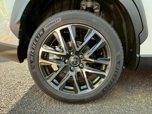 カローラクロス ハイブリッド　Ｚ【４ＷＤ／登録済み未使用車／後期型】　【パノラミックルーフ／全周囲モニター／アドバンスドパーク】【衝突軽減システム／車線逸脱警告／ブラインドスポットモニター／追従クルコン】【純正１０．５型ナビ機能付ＤＡ／フルセグＴＶ／ＥＴＣ２．０】（33枚目）