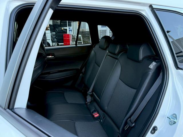 カローラクロス ハイブリッド　Ｚ【４ＷＤ／登録済み未使用車／後期型】　【パノラミックルーフ／全周囲モニター／アドバンスドパーク】【衝突軽減システム／車線逸脱警告／ブラインドスポットモニター／追従クルコン】【純正１０．５型ナビ機能付ＤＡ／フルセグＴＶ／ＥＴＣ２．０】（37枚目）