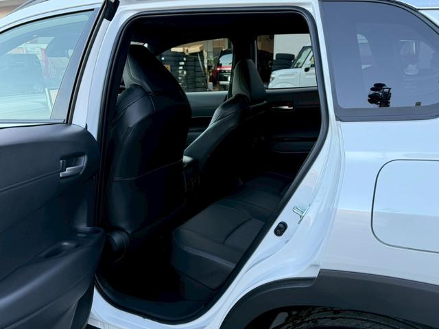カローラクロス ハイブリッド　Ｚ【４ＷＤ／登録済み未使用車／後期型】　【パノラミックルーフ／全周囲モニター／アドバンスドパーク】【衝突軽減システム／車線逸脱警告／ブラインドスポットモニター／追従クルコン】【純正１０．５型ナビ機能付ＤＡ／フルセグＴＶ／ＥＴＣ２．０】（38枚目）