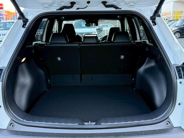 カローラクロス ハイブリッド　Ｚ【４ＷＤ／登録済み未使用車／後期型】　【パノラミックルーフ／全周囲モニター／アドバンスドパーク】【衝突軽減システム／車線逸脱警告／ブラインドスポットモニター／追従クルコン】【純正１０．５型ナビ機能付ＤＡ／フルセグＴＶ／ＥＴＣ２．０】（40枚目）