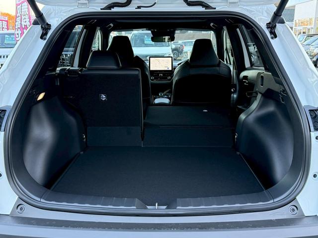 カローラクロス ハイブリッド　Ｚ【４ＷＤ／登録済み未使用車／後期型】　【パノラミックルーフ／全周囲モニター／アドバンスドパーク】【衝突軽減システム／車線逸脱警告／ブラインドスポットモニター／追従クルコン】【純正１０．５型ナビ機能付ＤＡ／フルセグＴＶ／ＥＴＣ２．０】（41枚目）