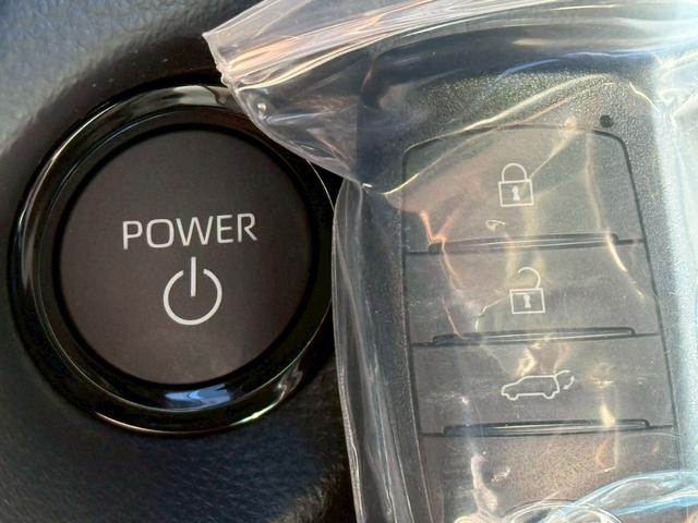 カローラクロス ハイブリッド　Ｚ【４ＷＤ／登録済み未使用車／後期型】　【パノラミックルーフ／全周囲モニター／アドバンスドパーク】【衝突軽減システム／車線逸脱警告／ブラインドスポットモニター／追従クルコン】【純正１０．５型ナビ機能付ＤＡ／フルセグＴＶ／ＥＴＣ２．０】（47枚目）