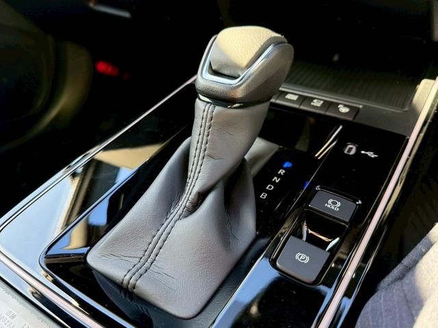 カローラクロス ハイブリッド　Ｚ【４ＷＤ／登録済み未使用車／後期型】　【パノラミックルーフ／全周囲モニター／アドバンスドパーク】【衝突軽減システム／車線逸脱警告／ブラインドスポットモニター／追従クルコン】【純正１０．５型ナビ機能付ＤＡ／フルセグＴＶ／ＥＴＣ２．０】（49枚目）