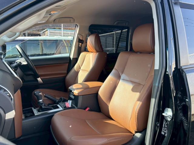 ランドクルーザープラド ＴＸ　Ｌパッケージ　７０ｔｈアニバーサリーリミテッド　【特別仕様車／愛知県仕入／４ＷＤ／禁煙】【ルーフレール／内装色サドルタン／シートベンチレーション】【クリアランスソナー／追従クルコン】【純正９型ナビ／バックカメラ／ＨＤＭＩ接続】【ＥＴＣ／ドラレコ】（17枚目）