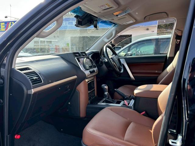 ランドクルーザープラド ＴＸ　Ｌパッケージ　７０ｔｈアニバーサリーリミテッド　【特別仕様車／愛知県仕入／４ＷＤ／禁煙】【ルーフレール／内装色サドルタン／シートベンチレーション】【クリアランスソナー／追従クルコン】【純正９型ナビ／バックカメラ／ＨＤＭＩ接続】【ＥＴＣ／ドラレコ】（18枚目）