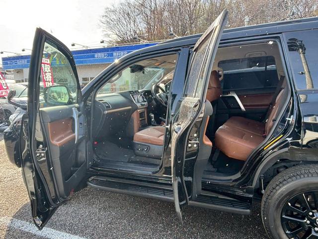 ランドクルーザープラド ＴＸ　Ｌパッケージ　７０ｔｈアニバーサリーリミテッド　【特別仕様車／愛知県仕入／４ＷＤ／禁煙】【ルーフレール／内装色サドルタン／シートベンチレーション】【クリアランスソナー／追従クルコン】【純正９型ナビ／バックカメラ／ＨＤＭＩ接続】【ＥＴＣ／ドラレコ】（22枚目）