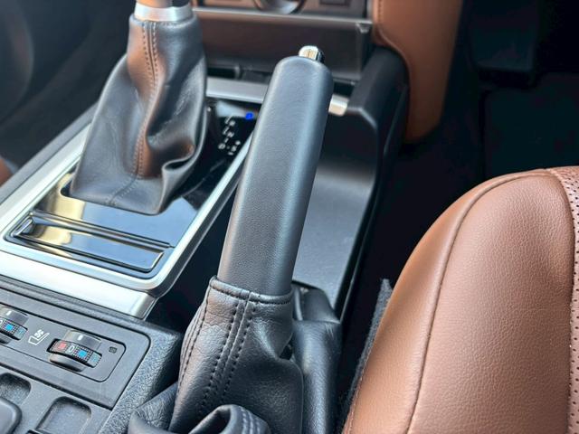 ランドクルーザープラド ＴＸ　Ｌパッケージ　７０ｔｈアニバーサリーリミテッド　【特別仕様車／愛知県仕入／４ＷＤ／禁煙】【ルーフレール／内装色サドルタン／シートベンチレーション】【クリアランスソナー／追従クルコン】【純正９型ナビ／バックカメラ／ＨＤＭＩ接続】【ＥＴＣ／ドラレコ】（36枚目）