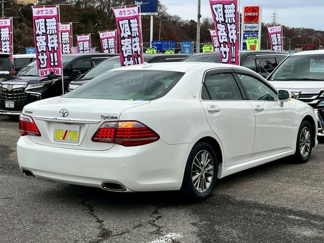 クラウン ロイヤルサルーン【禁煙車／夏＆冬タイヤＡＷセット】　【クルーズコントロール／コーナーセンサー】【サイドカメラ／バックカメラ／前後ドラレコ】【ビルトインＥＴＣ／ＨＩＤライト／オートライト】【純正ナビ／ＣＤ・ＤＶＤ再生】【電動シート／プッシュスタート】（3枚目）