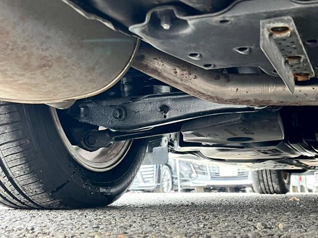 クラウン ロイヤルサルーン【禁煙車／夏＆冬タイヤＡＷセット】　【クルーズコントロール／コーナーセンサー】【サイドカメラ／バックカメラ／前後ドラレコ】【ビルトインＥＴＣ／ＨＩＤライト／オートライト】【純正ナビ／ＣＤ・ＤＶＤ再生】【電動シート／プッシュスタート】（6枚目）