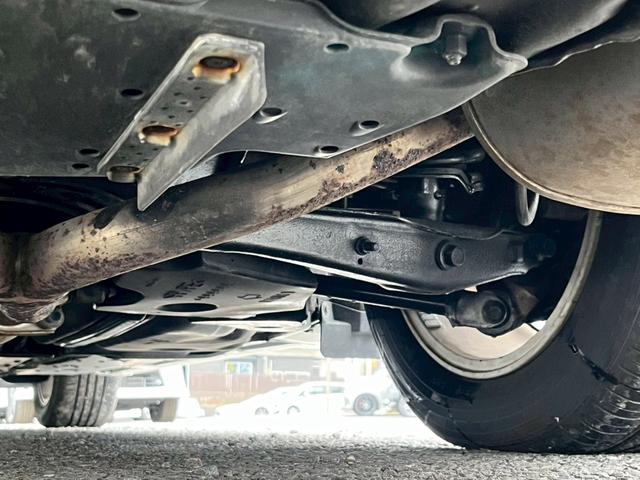 クラウン ロイヤルサルーン【禁煙車／夏＆冬タイヤＡＷセット】　【クルーズコントロール／コーナーセンサー】【サイドカメラ／バックカメラ／前後ドラレコ】【ビルトインＥＴＣ／ＨＩＤライト／オートライト】【純正ナビ／ＣＤ・ＤＶＤ再生】【電動シート／プッシュスタート】（7枚目）