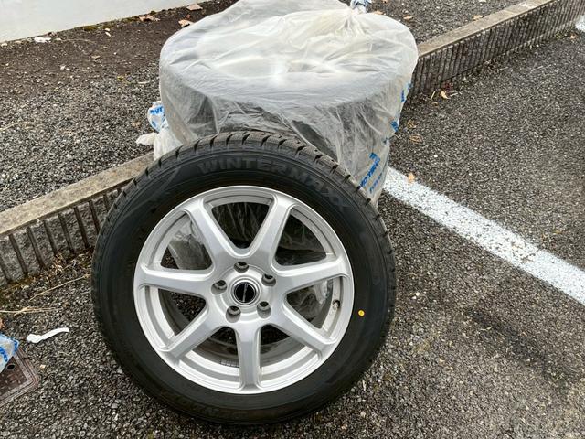 クラウン ロイヤルサルーン【禁煙車／夏＆冬タイヤＡＷセット】　【クルーズコントロール／コーナーセンサー】【サイドカメラ／バックカメラ／前後ドラレコ】【ビルトインＥＴＣ／ＨＩＤライト／オートライト】【純正ナビ／ＣＤ・ＤＶＤ再生】【電動シート／プッシュスタート】（8枚目）