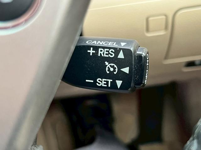 クラウン ロイヤルサルーン【禁煙車／夏＆冬タイヤＡＷセット】　【クルーズコントロール／コーナーセンサー】【サイドカメラ／バックカメラ／前後ドラレコ】【ビルトインＥＴＣ／ＨＩＤライト／オートライト】【純正ナビ／ＣＤ・ＤＶＤ再生】【電動シート／プッシュスタート】（9枚目）