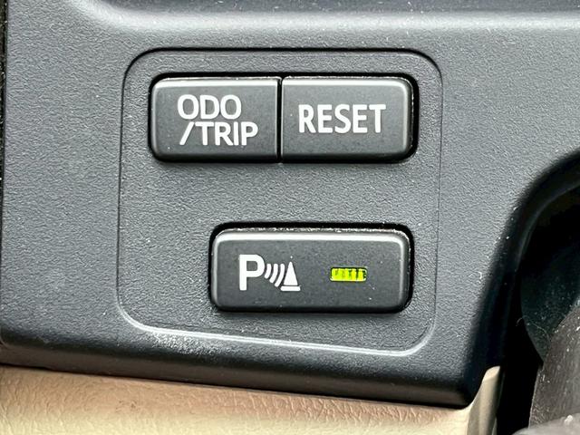 クラウン ロイヤルサルーン【禁煙車／夏＆冬タイヤＡＷセット】　【クルーズコントロール／コーナーセンサー】【サイドカメラ／バックカメラ／前後ドラレコ】【ビルトインＥＴＣ／ＨＩＤライト／オートライト】【純正ナビ／ＣＤ・ＤＶＤ再生】【電動シート／プッシュスタート】（17枚目）