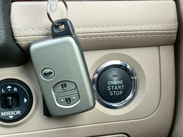 クラウン ロイヤルサルーン【禁煙車／夏＆冬タイヤＡＷセット】　【クルーズコントロール／コーナーセンサー】【サイドカメラ／バックカメラ／前後ドラレコ】【ビルトインＥＴＣ／ＨＩＤライト／オートライト】【純正ナビ／ＣＤ・ＤＶＤ再生】【電動シート／プッシュスタート】（19枚目）