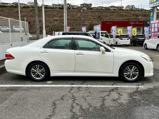 クラウン ロイヤルサルーン【禁煙車／夏＆冬タイヤＡＷセット】　【クルーズコントロール／コーナーセンサー】【サイドカメラ／バックカメラ／前後ドラレコ】【ビルトインＥＴＣ／ＨＩＤライト／オートライト】【純正ナビ／ＣＤ・ＤＶＤ再生】【電動シート／プッシュスタート】（23枚目）