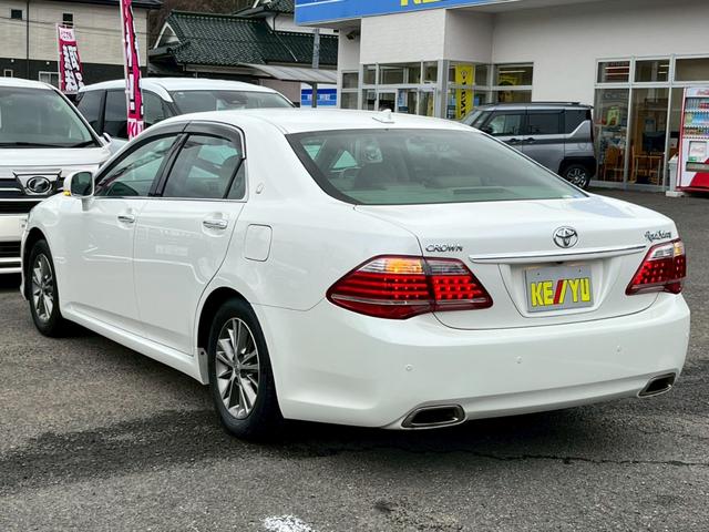 クラウン ロイヤルサルーン【禁煙車／夏＆冬タイヤＡＷセット】　【クルーズコントロール／コーナーセンサー】【サイドカメラ／バックカメラ／前後ドラレコ】【ビルトインＥＴＣ／ＨＩＤライト／オートライト】【純正ナビ／ＣＤ・ＤＶＤ再生】【電動シート／プッシュスタート】（26枚目）