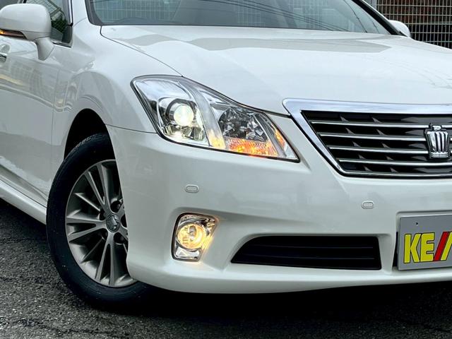 クラウン ロイヤルサルーン【禁煙車／夏＆冬タイヤＡＷセット】　【クルーズコントロール／コーナーセンサー】【サイドカメラ／バックカメラ／前後ドラレコ】【ビルトインＥＴＣ／ＨＩＤライト／オートライト】【純正ナビ／ＣＤ・ＤＶＤ再生】【電動シート／プッシュスタート】（29枚目）