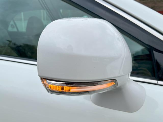 クラウン ロイヤルサルーン【禁煙車／夏＆冬タイヤＡＷセット】　【クルーズコントロール／コーナーセンサー】【サイドカメラ／バックカメラ／前後ドラレコ】【ビルトインＥＴＣ／ＨＩＤライト／オートライト】【純正ナビ／ＣＤ・ＤＶＤ再生】【電動シート／プッシュスタート】（30枚目）