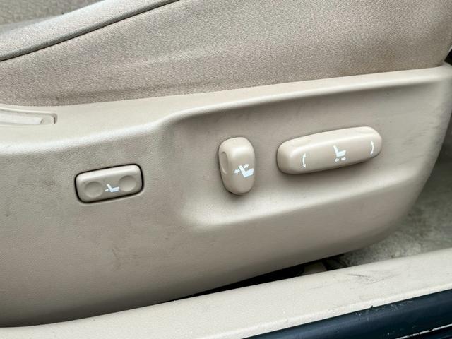 クラウン ロイヤルサルーン【禁煙車／夏＆冬タイヤＡＷセット】　【クルーズコントロール／コーナーセンサー】【サイドカメラ／バックカメラ／前後ドラレコ】【ビルトインＥＴＣ／ＨＩＤライト／オートライト】【純正ナビ／ＣＤ・ＤＶＤ再生】【電動シート／プッシュスタート】（37枚目）