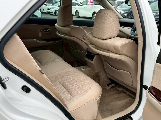 クラウン ロイヤルサルーン【禁煙車／夏＆冬タイヤＡＷセット】　【クルーズコントロール／コーナーセンサー】【サイドカメラ／バックカメラ／前後ドラレコ】【ビルトインＥＴＣ／ＨＩＤライト／オートライト】【純正ナビ／ＣＤ・ＤＶＤ再生】【電動シート／プッシュスタート】（38枚目）