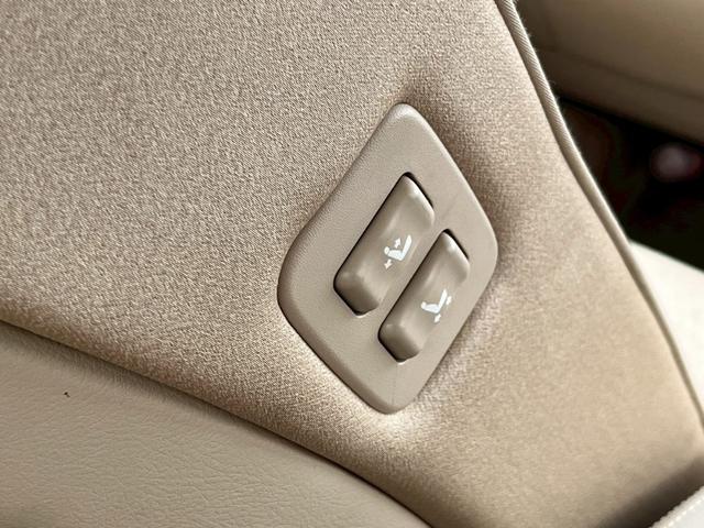 クラウン ロイヤルサルーン【禁煙車／夏＆冬タイヤＡＷセット】　【クルーズコントロール／コーナーセンサー】【サイドカメラ／バックカメラ／前後ドラレコ】【ビルトインＥＴＣ／ＨＩＤライト／オートライト】【純正ナビ／ＣＤ・ＤＶＤ再生】【電動シート／プッシュスタート】（44枚目）