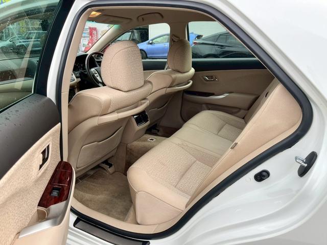 クラウン ロイヤルサルーン【禁煙車／夏＆冬タイヤＡＷセット】　【クルーズコントロール／コーナーセンサー】【サイドカメラ／バックカメラ／前後ドラレコ】【ビルトインＥＴＣ／ＨＩＤライト／オートライト】【純正ナビ／ＣＤ・ＤＶＤ再生】【電動シート／プッシュスタート】（45枚目）