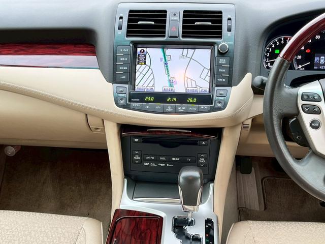 クラウン ロイヤルサルーン【禁煙車／夏＆冬タイヤＡＷセット】　【クルーズコントロール／コーナーセンサー】【サイドカメラ／バックカメラ／前後ドラレコ】【ビルトインＥＴＣ／ＨＩＤライト／オートライト】【純正ナビ／ＣＤ・ＤＶＤ再生】【電動シート／プッシュスタート】（49枚目）