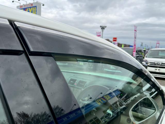 クラウン ロイヤルサルーン【禁煙車／夏＆冬タイヤＡＷセット】　【クルーズコントロール／コーナーセンサー】【サイドカメラ／バックカメラ／前後ドラレコ】【ビルトインＥＴＣ／ＨＩＤライト／オートライト】【純正ナビ／ＣＤ・ＤＶＤ再生】【電動シート／プッシュスタート】（51枚目）