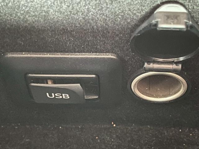 クラウン ロイヤルサルーン【禁煙車／夏＆冬タイヤＡＷセット】　【クルーズコントロール／コーナーセンサー】【サイドカメラ／バックカメラ／前後ドラレコ】【ビルトインＥＴＣ／ＨＩＤライト／オートライト】【純正ナビ／ＣＤ・ＤＶＤ再生】【電動シート／プッシュスタート】（55枚目）