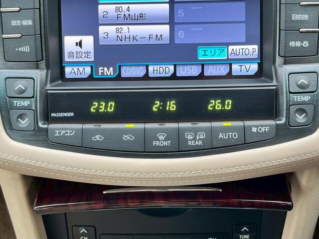 クラウン ロイヤルサルーン【禁煙車／夏＆冬タイヤＡＷセット】　【クルーズコントロール／コーナーセンサー】【サイドカメラ／バックカメラ／前後ドラレコ】【ビルトインＥＴＣ／ＨＩＤライト／オートライト】【純正ナビ／ＣＤ・ＤＶＤ再生】【電動シート／プッシュスタート】（60枚目）