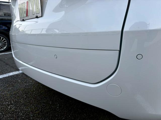 フリード ｅ：ＨＥＶエアー　ＥＸ【４ＷＤ／登録済み未使用車／６人乗り】　【１１．４型ナビ／ホンダセンシング／マルチビューカメラ】【ＥＴＣ２．０／ＬＥＤヘッドライト／ワイパー熱線】【フルセグＴＶ／ＢＴ接続】【電動パーキング／ブレーキホールド】【シートヒーター／ハーフレザー】（16枚目）