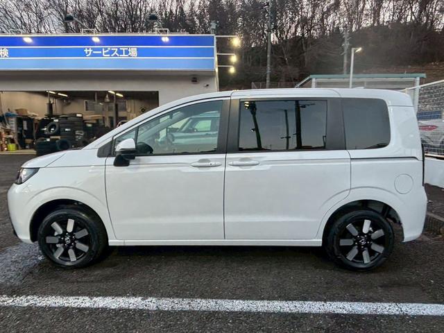 フリード ｅ：ＨＥＶエアー　ＥＸ【４ＷＤ／登録済み未使用車／６人乗り】　【１１．４型ナビ／ホンダセンシング／マルチビューカメラ】【ＥＴＣ２．０／ＬＥＤヘッドライト／ワイパー熱線】【フルセグＴＶ／ＢＴ接続】【電動パーキング／ブレーキホールド】【シートヒーター／ハーフレザー】（25枚目）