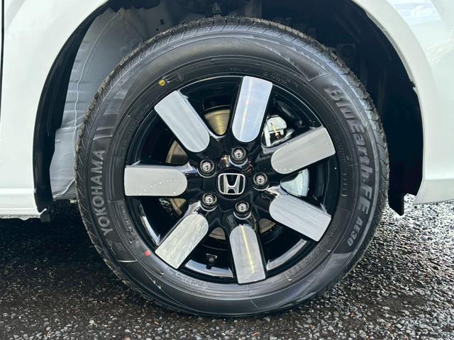 フリード ｅ：ＨＥＶエアー　ＥＸ【４ＷＤ／登録済み未使用車／６人乗り】　【１１．４型ナビ／ホンダセンシング／マルチビューカメラ】【ＥＴＣ２．０／ＬＥＤヘッドライト／ワイパー熱線】【フルセグＴＶ／ＢＴ接続】【電動パーキング／ブレーキホールド】【シートヒーター／ハーフレザー】（30枚目）