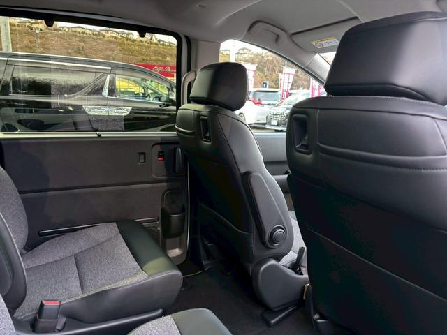 フリード ｅ：ＨＥＶエアー　ＥＸ【４ＷＤ／登録済み未使用車／６人乗り】　【１１．４型ナビ／ホンダセンシング／マルチビューカメラ】【ＥＴＣ２．０／ＬＥＤヘッドライト／ワイパー熱線】【フルセグＴＶ／ＢＴ接続】【電動パーキング／ブレーキホールド】【シートヒーター／ハーフレザー】（35枚目）