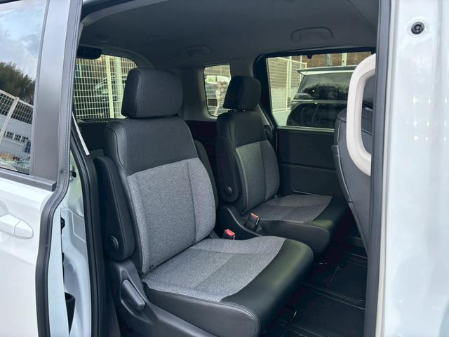 フリード ｅ：ＨＥＶエアー　ＥＸ【４ＷＤ／登録済み未使用車／６人乗り】　【１１．４型ナビ／ホンダセンシング／マルチビューカメラ】【ＥＴＣ２．０／ＬＥＤヘッドライト／ワイパー熱線】【フルセグＴＶ／ＢＴ接続】【電動パーキング／ブレーキホールド】【シートヒーター／ハーフレザー】（36枚目）