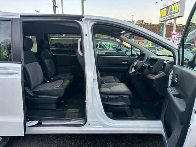 フリード ｅ：ＨＥＶエアー　ＥＸ【４ＷＤ／登録済み未使用車／６人乗り】　【１１．４型ナビ／ホンダセンシング／マルチビューカメラ】【ＥＴＣ２．０／ＬＥＤヘッドライト／ワイパー熱線】【フルセグＴＶ／ＢＴ接続】【電動パーキング／ブレーキホールド】【シートヒーター／ハーフレザー】（37枚目）