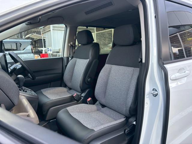 フリード ｅ：ＨＥＶエアー　ＥＸ【４ＷＤ／登録済み未使用車／６人乗り】　【１１．４型ナビ／ホンダセンシング／マルチビューカメラ】【ＥＴＣ２．０／ＬＥＤヘッドライト／ワイパー熱線】【フルセグＴＶ／ＢＴ接続】【電動パーキング／ブレーキホールド】【シートヒーター／ハーフレザー】（40枚目）