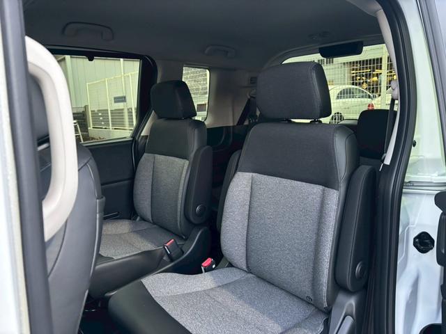 フリード ｅ：ＨＥＶエアー　ＥＸ【４ＷＤ／登録済み未使用車／６人乗り】　【１１．４型ナビ／ホンダセンシング／マルチビューカメラ】【ＥＴＣ２．０／ＬＥＤヘッドライト／ワイパー熱線】【フルセグＴＶ／ＢＴ接続】【電動パーキング／ブレーキホールド】【シートヒーター／ハーフレザー】（41枚目）