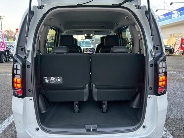 フリード ｅ：ＨＥＶエアー　ＥＸ【４ＷＤ／登録済み未使用車／６人乗り】　【１１．４型ナビ／ホンダセンシング／マルチビューカメラ】【ＥＴＣ２．０／ＬＥＤヘッドライト／ワイパー熱線】【フルセグＴＶ／ＢＴ接続】【電動パーキング／ブレーキホールド】【シートヒーター／ハーフレザー】（44枚目）