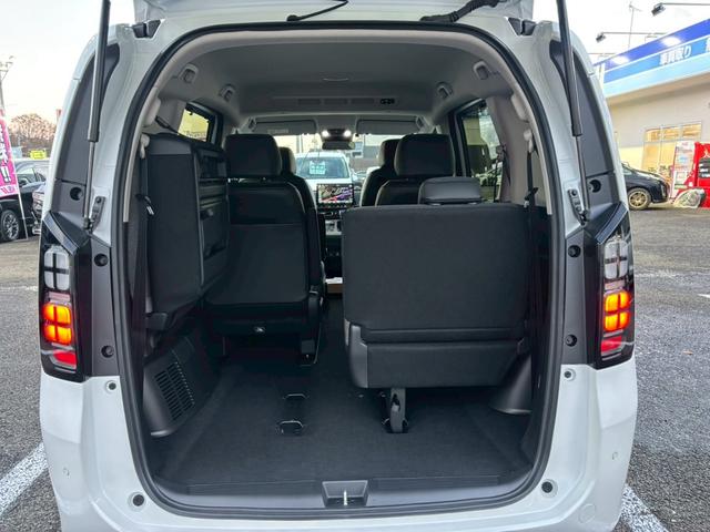 フリード ｅ：ＨＥＶエアー　ＥＸ【４ＷＤ／登録済み未使用車／６人乗り】　【１１．４型ナビ／ホンダセンシング／マルチビューカメラ】【ＥＴＣ２．０／ＬＥＤヘッドライト／ワイパー熱線】【フルセグＴＶ／ＢＴ接続】【電動パーキング／ブレーキホールド】【シートヒーター／ハーフレザー】（45枚目）