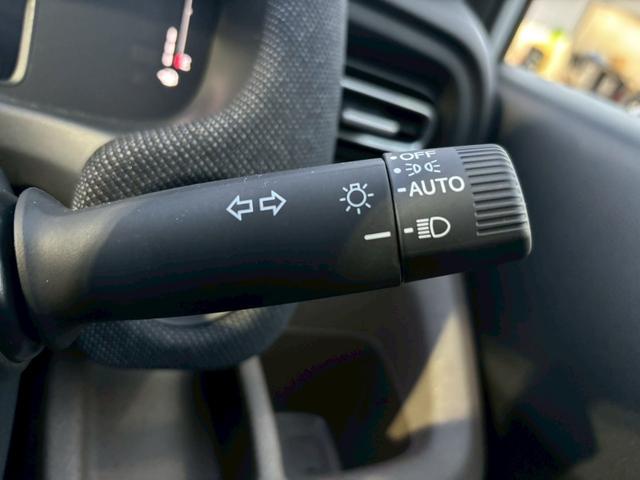 フリード ｅ：ＨＥＶエアー　ＥＸ【４ＷＤ／登録済み未使用車／６人乗り】　【１１．４型ナビ／ホンダセンシング／マルチビューカメラ】【ＥＴＣ２．０／ＬＥＤヘッドライト／ワイパー熱線】【フルセグＴＶ／ＢＴ接続】【電動パーキング／ブレーキホールド】【シートヒーター／ハーフレザー】（49枚目）