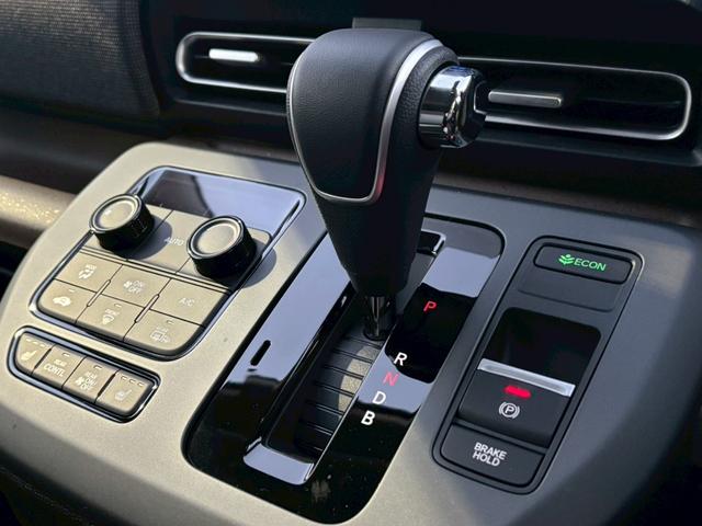 フリード ｅ：ＨＥＶエアー　ＥＸ【４ＷＤ／登録済み未使用車／６人乗り】　【１１．４型ナビ／ホンダセンシング／マルチビューカメラ】【ＥＴＣ２．０／ＬＥＤヘッドライト／ワイパー熱線】【フルセグＴＶ／ＢＴ接続】【電動パーキング／ブレーキホールド】【シートヒーター／ハーフレザー】（50枚目）