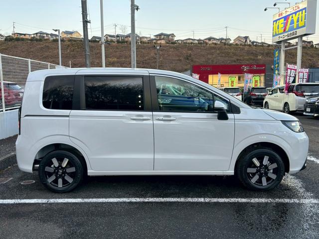 フリード ｅ：ＨＥＶエアー　ＥＸ【４ＷＤ／登録済み未使用車／６人乗り】　【１１．４型ナビ／ホンダセンシング／マルチビューカメラ】【ＥＴＣ２．０／ＬＥＤヘッドライト／ワイパー熱線】【フルセグＴＶ／ＢＴ接続】【電動パーキング／ブレーキホールド】【シートヒーター／ハーフレザー】（59枚目）