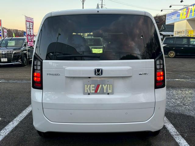 フリード ｅ：ＨＥＶエアー　ＥＸ【４ＷＤ／登録済み未使用車／６人乗り】　【１１．４型ナビ／ホンダセンシング／マルチビューカメラ】【ＥＴＣ２．０／ＬＥＤヘッドライト／ワイパー熱線】【フルセグＴＶ／ＢＴ接続】【電動パーキング／ブレーキホールド】【シートヒーター／ハーフレザー】（61枚目）