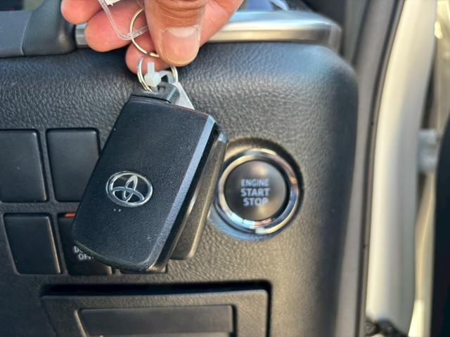 ヴェルファイア ２．５Ｚ【４ＷＤ／８人乗り】【９型ナビ＆１２型後席モニター】　【禁煙車／トヨタセーフティセンス】【衝突軽減システム／車線逸脱警告／追従クルコン】【フルセグＴＶ／ＢＴ接続／バックカメラ／ＥＴＣ２．０】【前後ドラレコ／両側電動スライドドア／ＡＣ１００Ｖ電源】（22枚目）