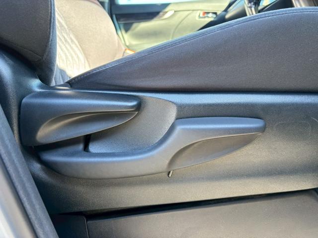 ヴェルファイア ２．５Ｚ【４ＷＤ／８人乗り】【９型ナビ＆１２型後席モニター】　【禁煙車／トヨタセーフティセンス】【衝突軽減システム／車線逸脱警告／追従クルコン】【フルセグＴＶ／ＢＴ接続／バックカメラ／ＥＴＣ２．０】【前後ドラレコ／両側電動スライドドア／ＡＣ１００Ｖ電源】（41枚目）