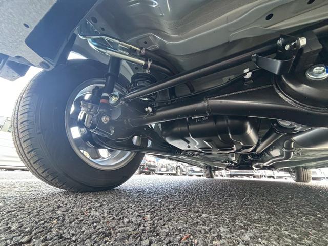 スペーシアギア ハイブリッドＸＺ　ターボ【４ＷＤ／届出済未使用車】　【全方位モニター付９型ナビ／スズキセーフティサポート】【衝突軽減システム／車線逸脱警告／追従クルコン】【両側電動スライド／ＬＥＤヘッドライト／パドルシフト】【フルセグＴＶ／ＢＴ接続】【シートヒーター】（6枚目）