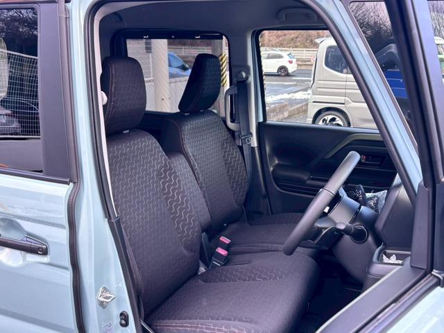 スペーシアギア ハイブリッドＸＺ　ターボ【４ＷＤ／届出済未使用車】　【全方位モニター付９型ナビ／スズキセーフティサポート】【衝突軽減システム／車線逸脱警告／追従クルコン】【両側電動スライド／ＬＥＤヘッドライト／パドルシフト】【フルセグＴＶ／ＢＴ接続】【シートヒーター】（43枚目）