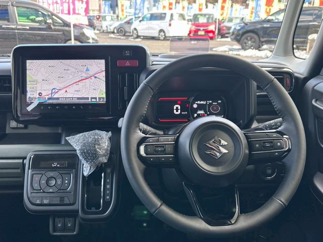 スペーシアギア ハイブリッドＸＺ　ターボ【４ＷＤ／届出済未使用車】　【全方位モニター付９型ナビ／スズキセーフティサポート】【衝突軽減システム／車線逸脱警告／追従クルコン】【両側電動スライド／ＬＥＤヘッドライト／パドルシフト】【フルセグＴＶ／ＢＴ接続】【シートヒーター】（57枚目）